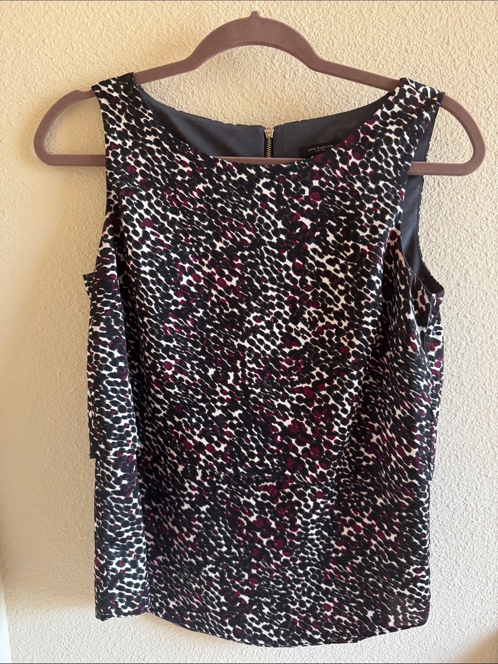 Ann Taylor Black White and Burgundy Printed Sleeveless Top